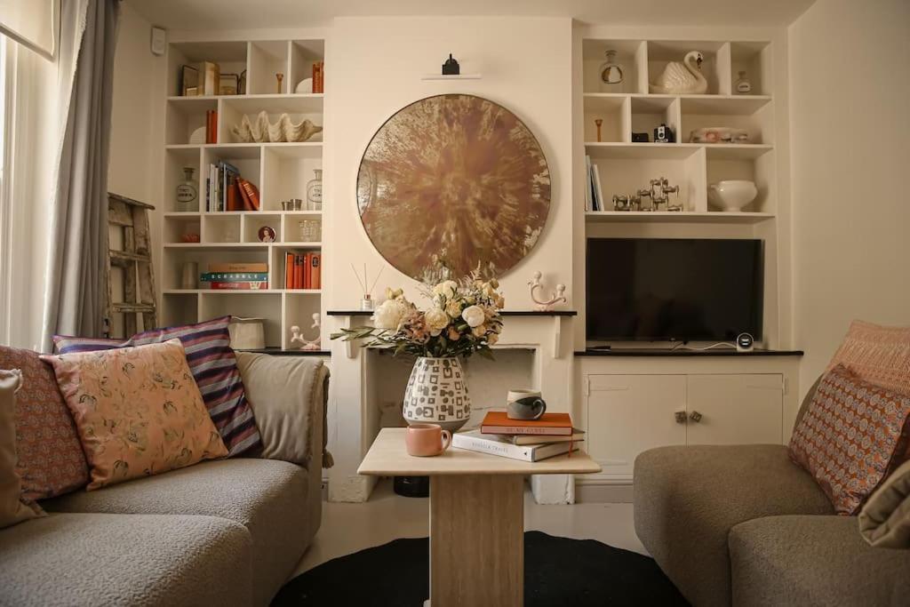 Primrose Cottage - With Private Courtyard & Sun Terrace In Central 巴斯 外观 照片