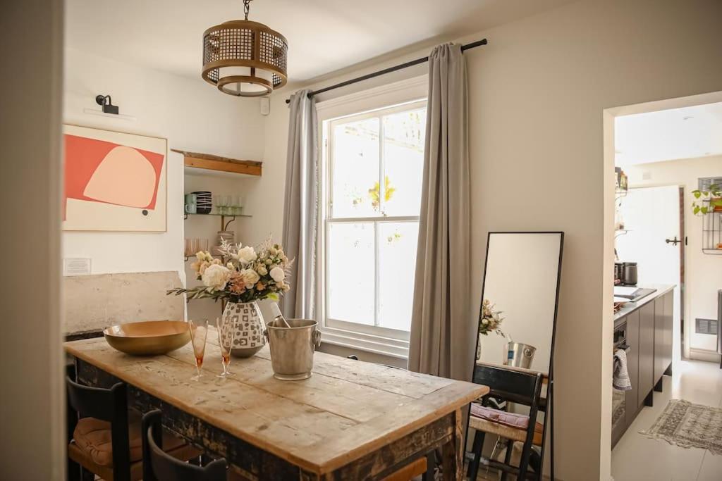 Primrose Cottage - With Private Courtyard & Sun Terrace In Central 巴斯 外观 照片